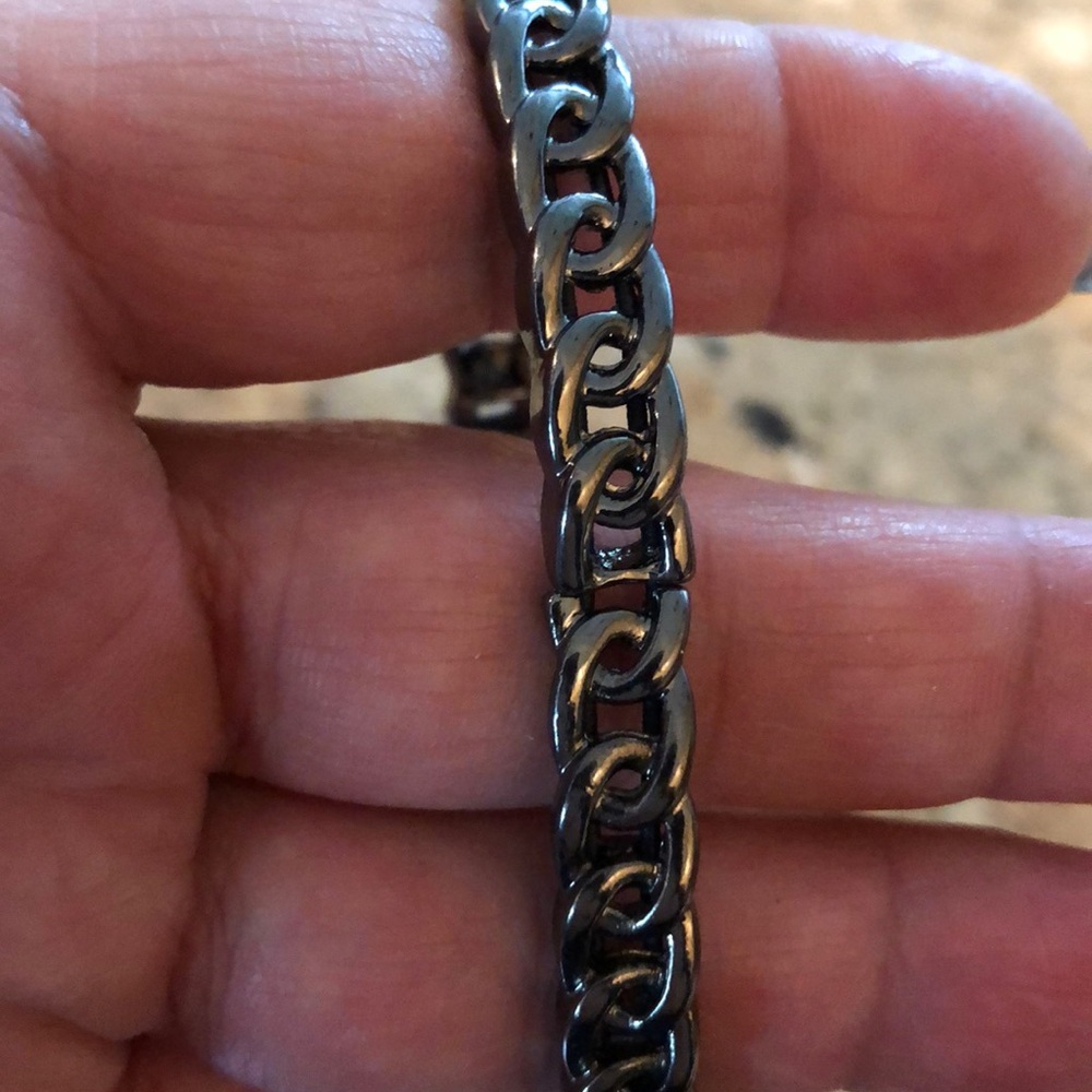 Lia Sophia Interlink Stretch Bracelet - Picture 3 of 3
